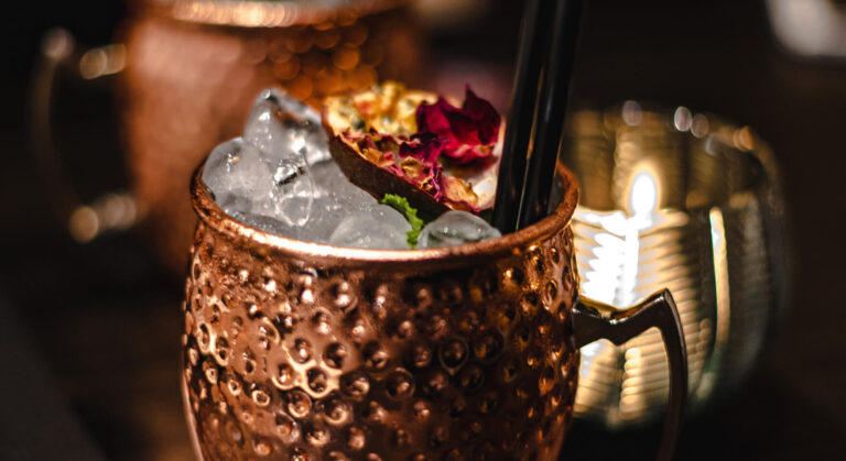 Dzięki precyzyjnemu zarządzaniu towarowo-magazynowemu, barman ma zawsze pod ręką składniki na idealny koktajl