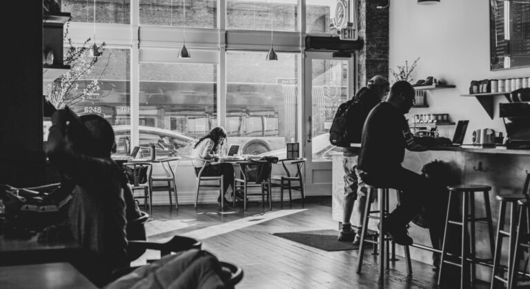 Automatyzacja kawiarni z Syrve przekłada się na zadowolenie gości i pełny lokal