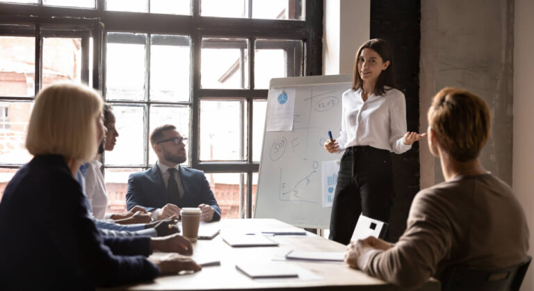 Burza mózgów menedżerów na temat korzyści, jakie przyniesie automatyzacja restauracji